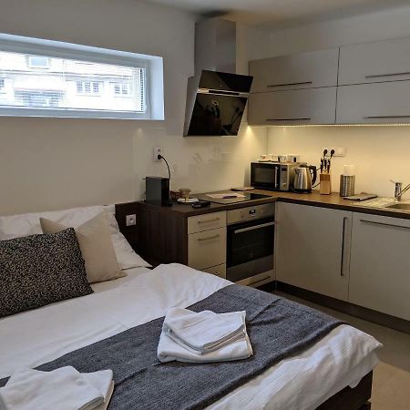 Ap10 - Apartments 4U Brezinova "Overnight Simply" Hradec Králové Exteriör bild