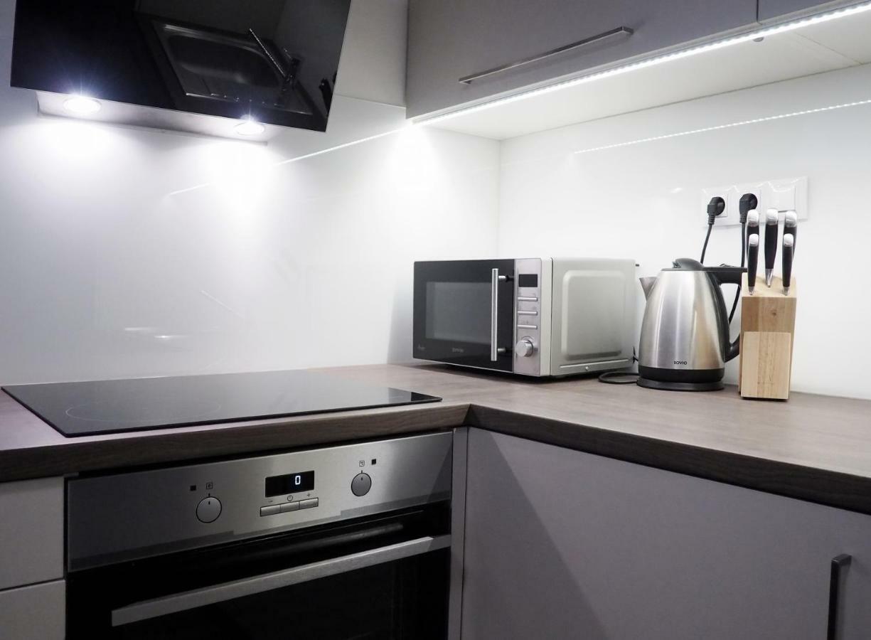 Ap10 - Apartments 4U Brezinova "Overnight Simply" Hradec Králové Exteriör bild
