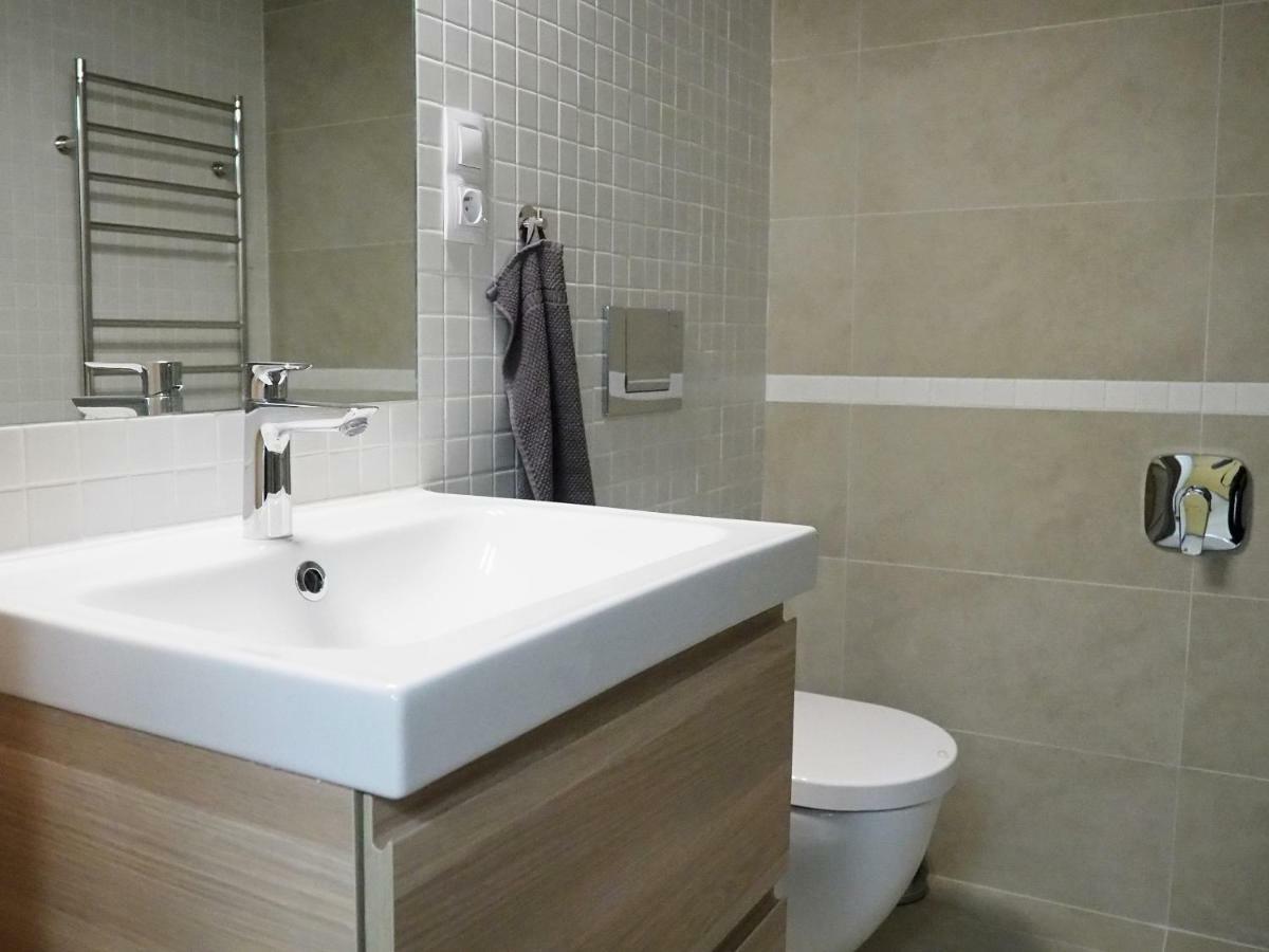 Ap10 - Apartments 4U Brezinova "Overnight Simply" Hradec Králové Exteriör bild