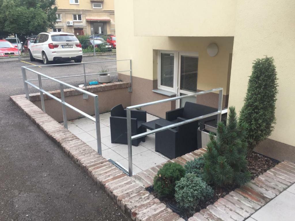 Ap10 - Apartments 4U Brezinova "Overnight Simply" Hradec Králové Exteriör bild