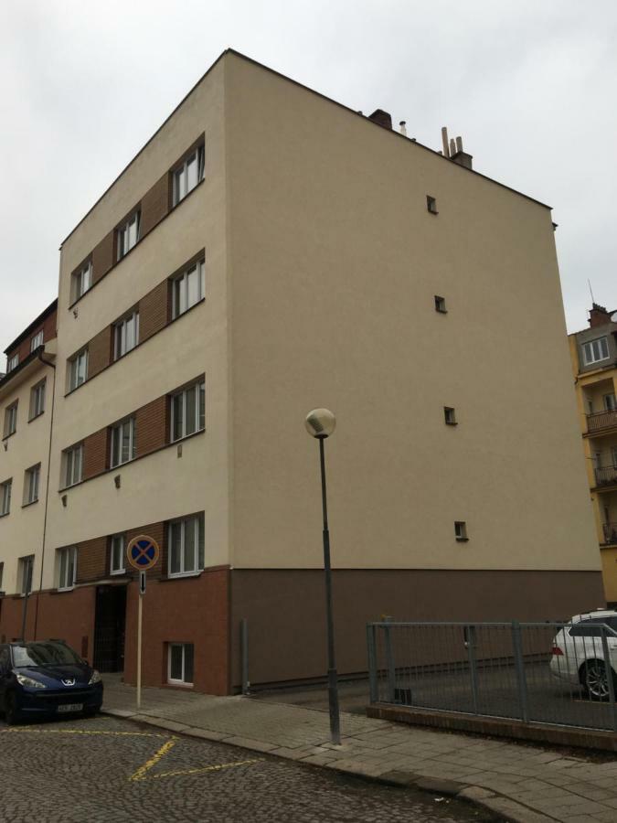 Ap10 - Apartments 4U Brezinova "Overnight Simply" Hradec Králové Exteriör bild