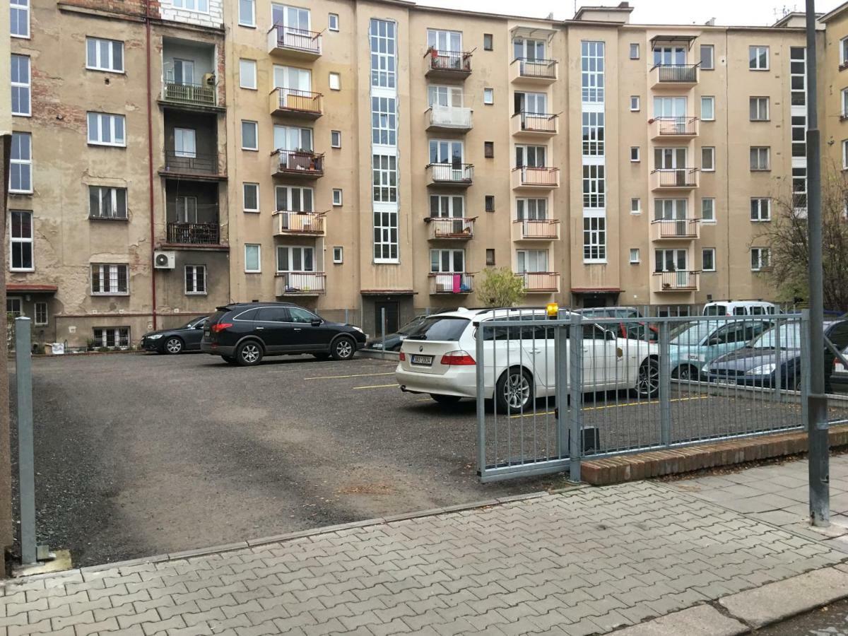 Ap10 - Apartments 4U Brezinova "Overnight Simply" Hradec Králové Exteriör bild