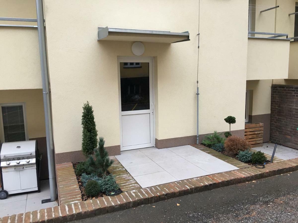 Ap10 - Apartments 4U Brezinova "Overnight Simply" Hradec Králové Exteriör bild