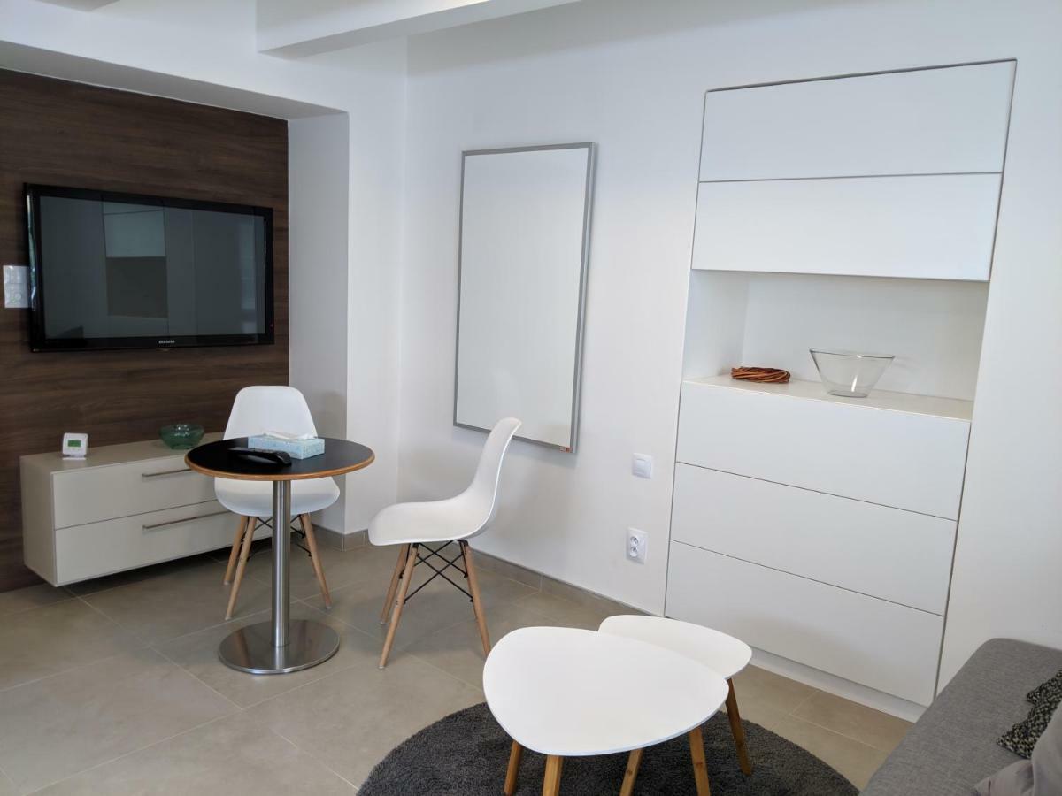 Ap10 - Apartments 4U Brezinova "Overnight Simply" Hradec Králové Exteriör bild