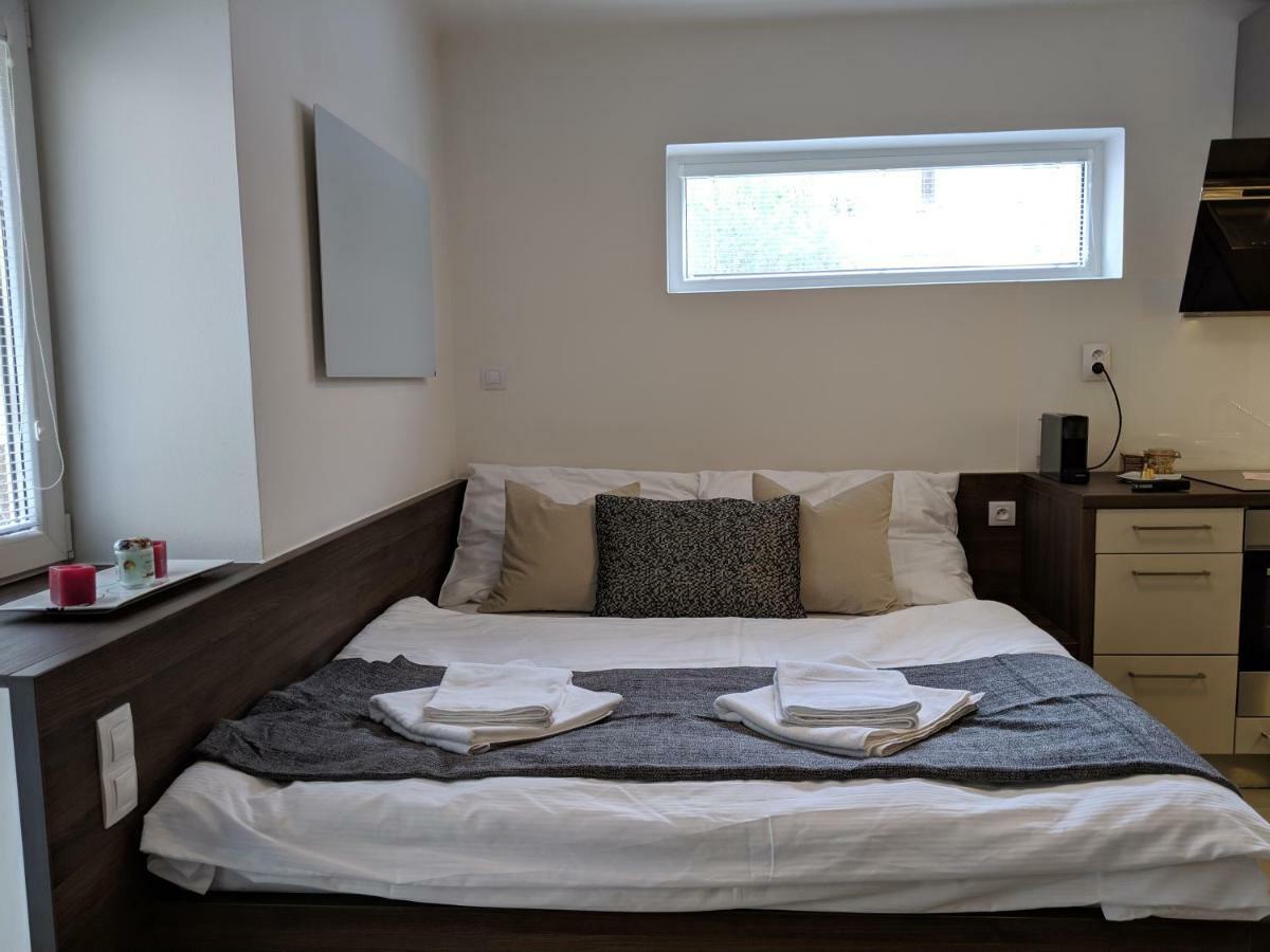 Ap10 - Apartments 4U Brezinova "Overnight Simply" Hradec Králové Exteriör bild