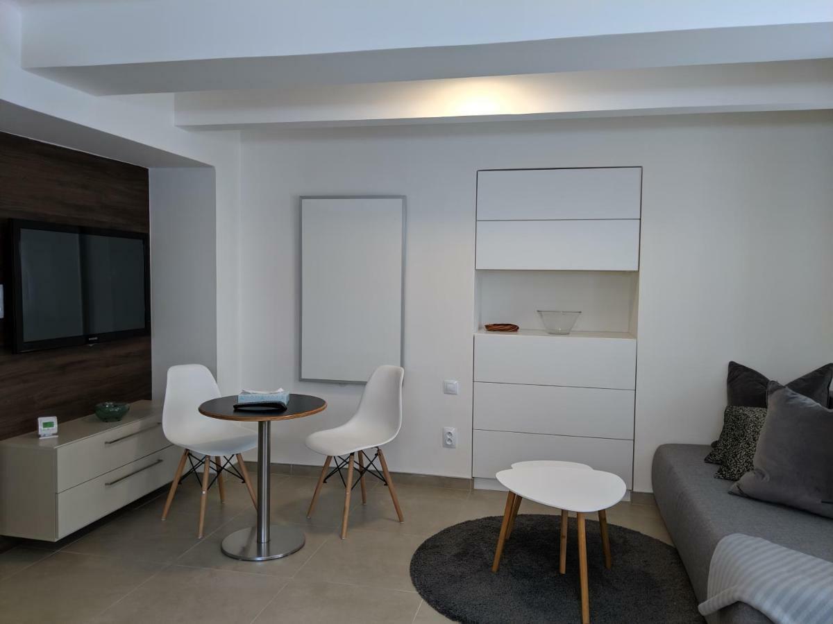Ap10 - Apartments 4U Brezinova "Overnight Simply" Hradec Králové Exteriör bild