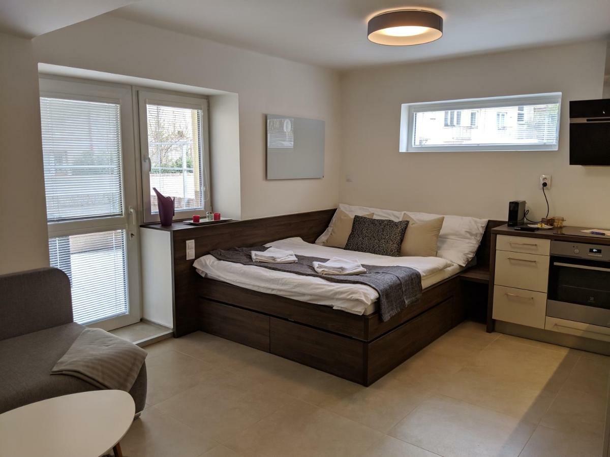 Ap10 - Apartments 4U Brezinova "Overnight Simply" Hradec Králové Exteriör bild