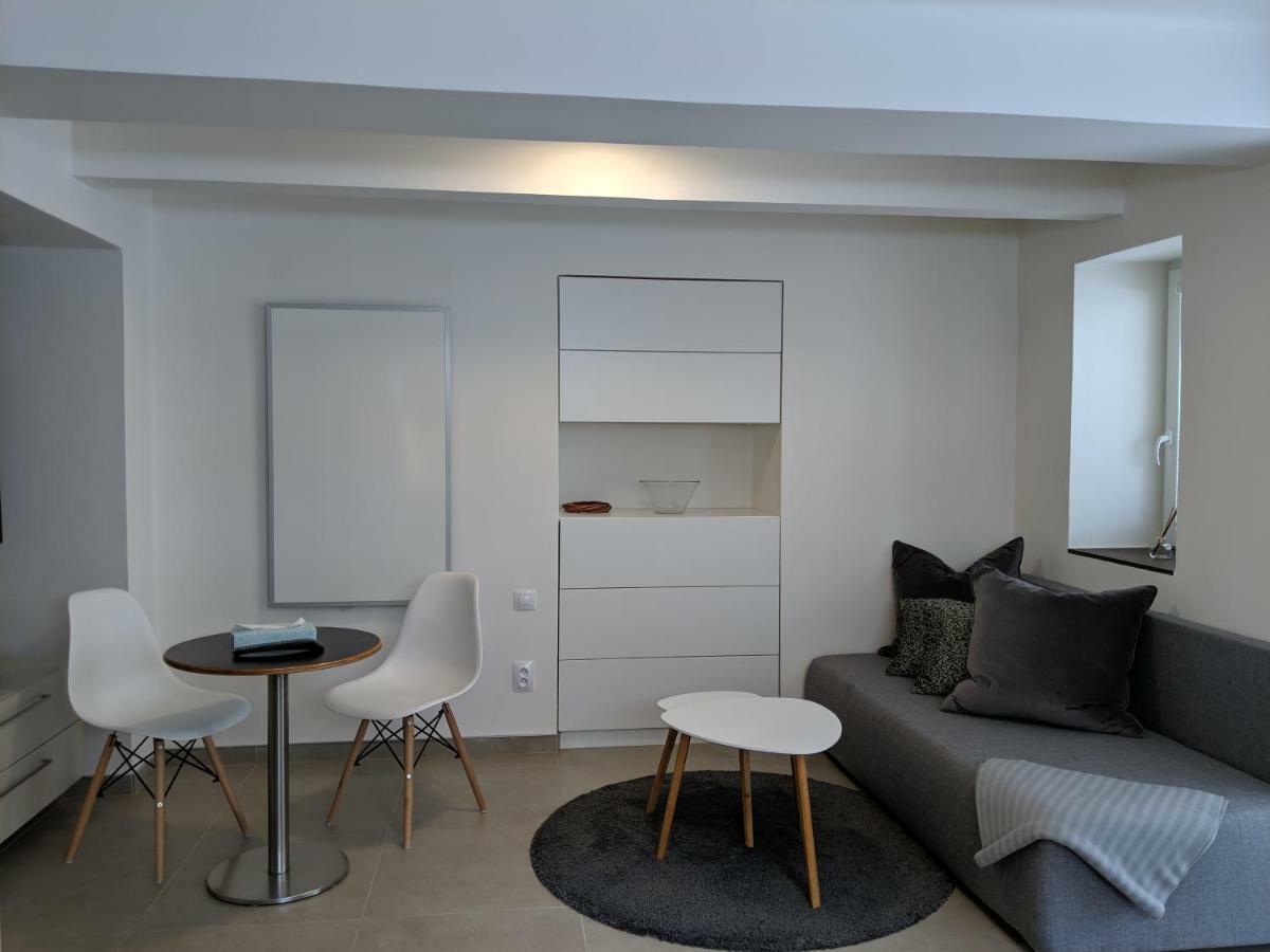 Ap10 - Apartments 4U Brezinova "Overnight Simply" Hradec Králové Exteriör bild
